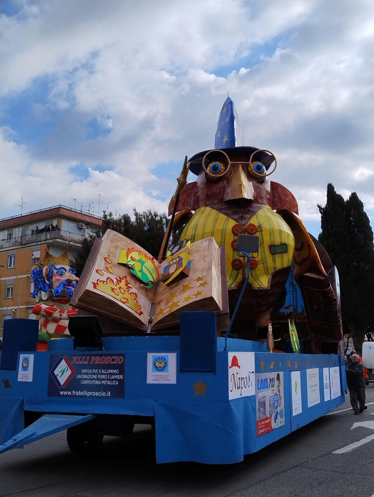 Si chiude il "Carnevale Apriliano": questo sabato l'ultima sfilata dei carri e dei gruppi mascherati. - 