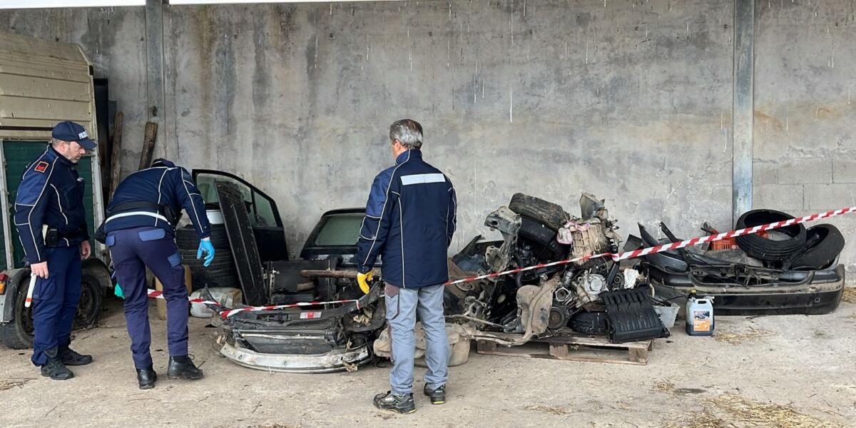 Fuga al posto di blocco consente di scoprire targhe e parti di veicoli rubati, 3 denunce a Cisterna  - 