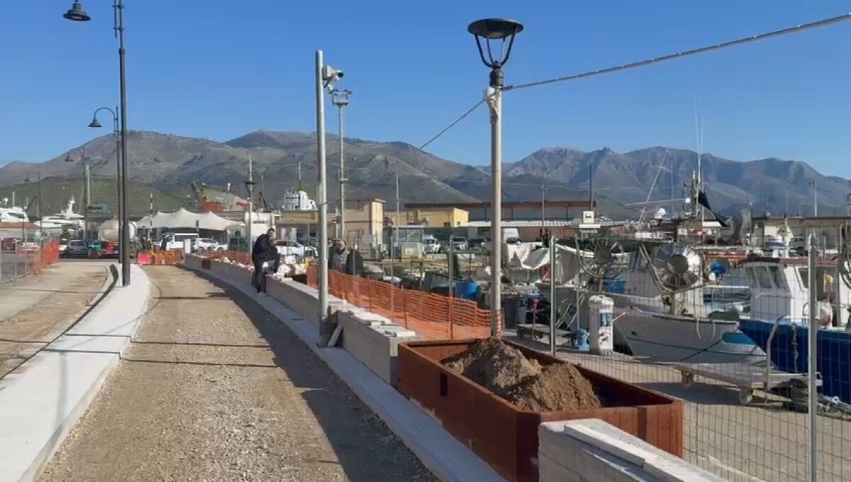 Riqualificazione del lungomare Caboto,  a Gaeta, in zona Peschiera: i lavori proseguono in maniera spedita. - 