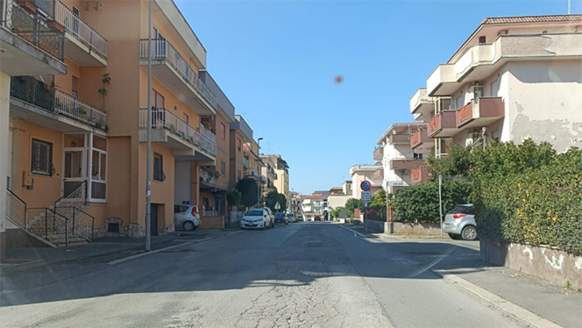 Mazzate e colpi di pistola contro l'auto dei Carabinieri in via Lazio, ad Aprilia. Gli spari partiti da un revolver calibro 38. La dinamica. - 