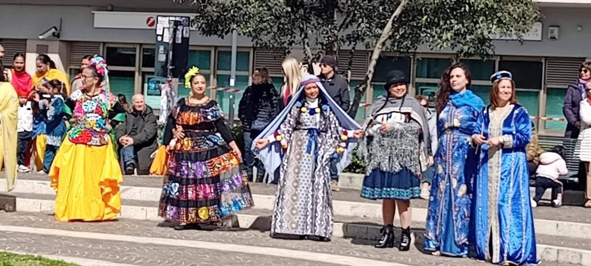 Aprilia - Sfilata di abiti da tutto il Mondo per celebrare unicità e cultura - 