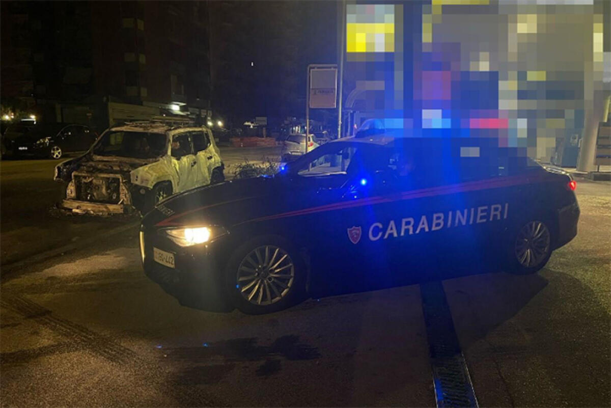 Auto in fiamme nella notte a  Latina. Indagini in corso. - 