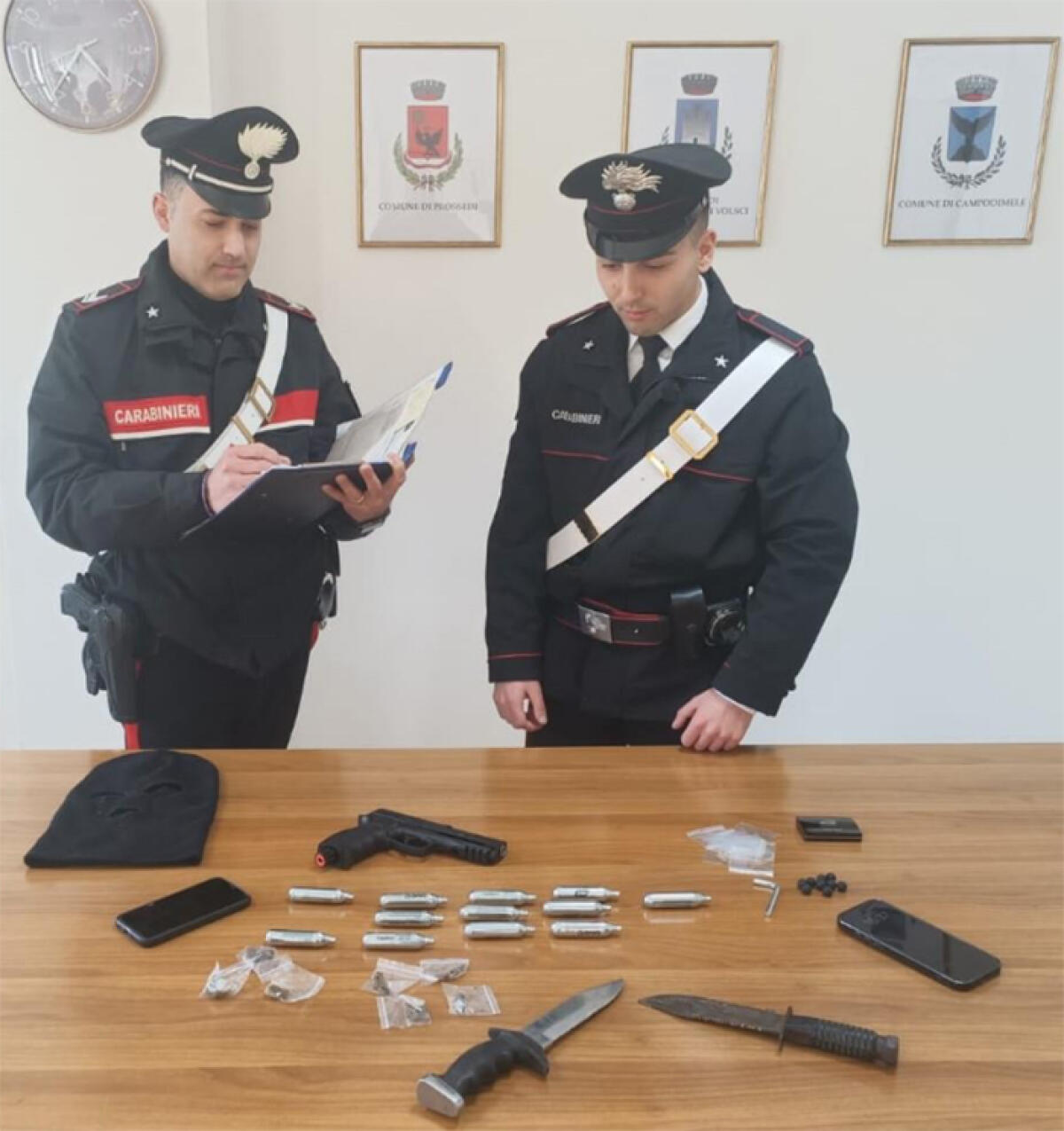 TERRACINA - Non restituisce la bici, lo inseguono in auto e gli sparano contro colpi di pistola ad aria compressa. - 