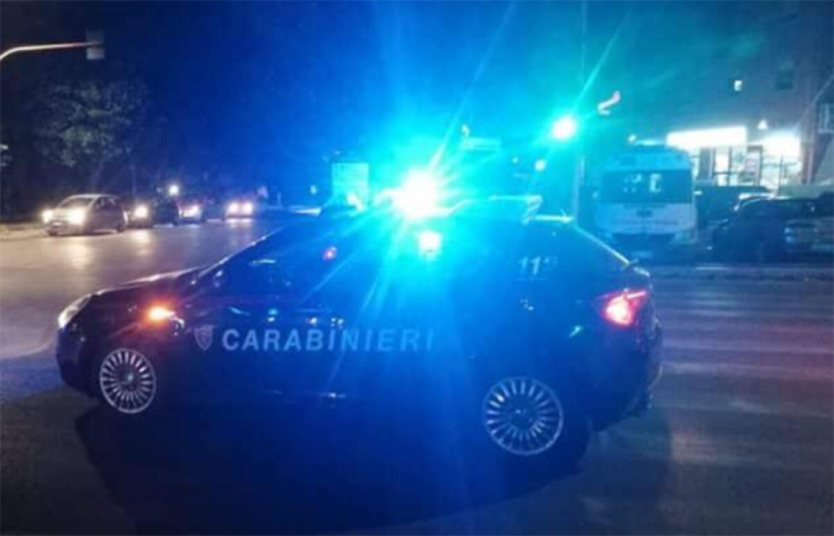 Spari ad Aprilia, i carabinieri sequestrano 2 bossoli e 2 ogive. Colpita una 500 parcheggiata in strada. La faida non si ferma. - 