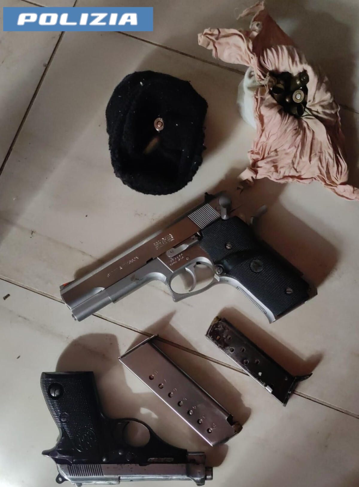 Oltre 50mila euro, droga, gioielli ed armi scoperti ad Ardea in un’abitazione. In arresto una 41enne. - 