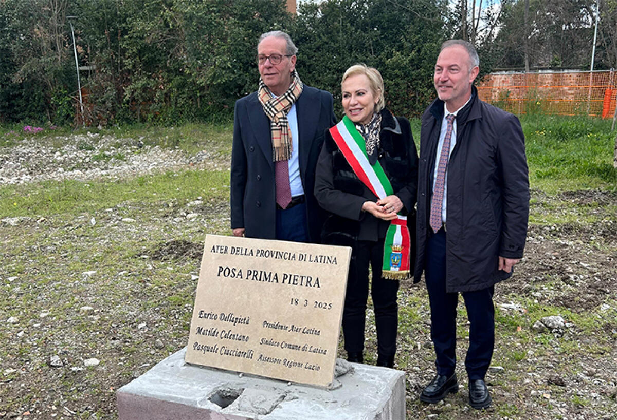 Posa della prima pietra della palazzina Ater in via Virgilio, a Latina. Ospiterà 19 alloggi, 8 per gli studenti universitari. - 