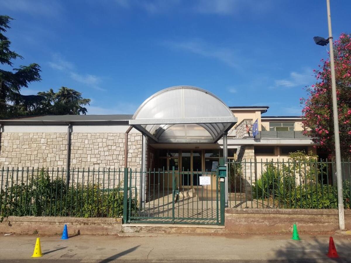 Vandali nella scuola di Le Castella, l’assessore Krilic: "Atto deplorevole" - 