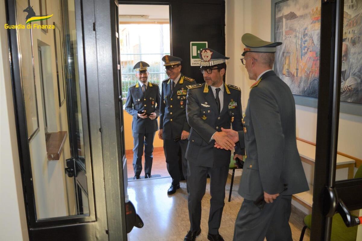 Il comandante regionale Lazio della Gdf, il generale Mariano La Malfa visita i reparti di Sabaudia e Terracina - 