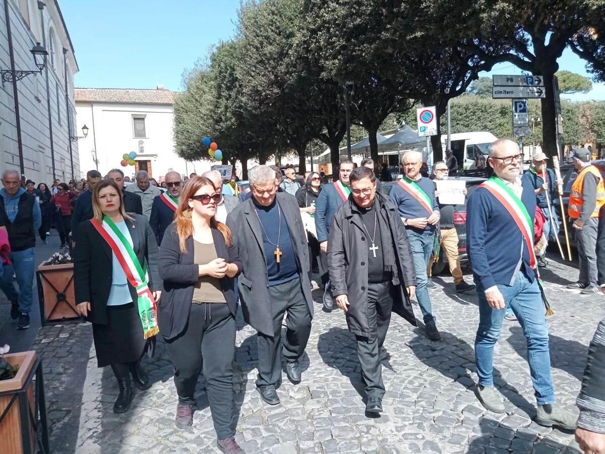 Il Vescovo di Albano, Vincenzo Viva alla marcia giubilare per la Terra - 