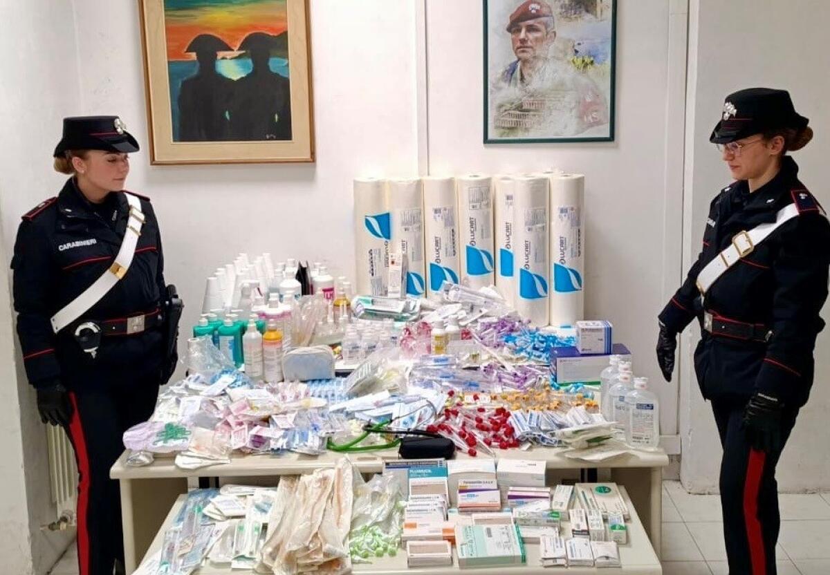 Rubava farmaci e dispositivi dall’ospedale di Anzio ed effettuava prestazioni sanitarie a domicilio: dipendente ai domiciliari. - 