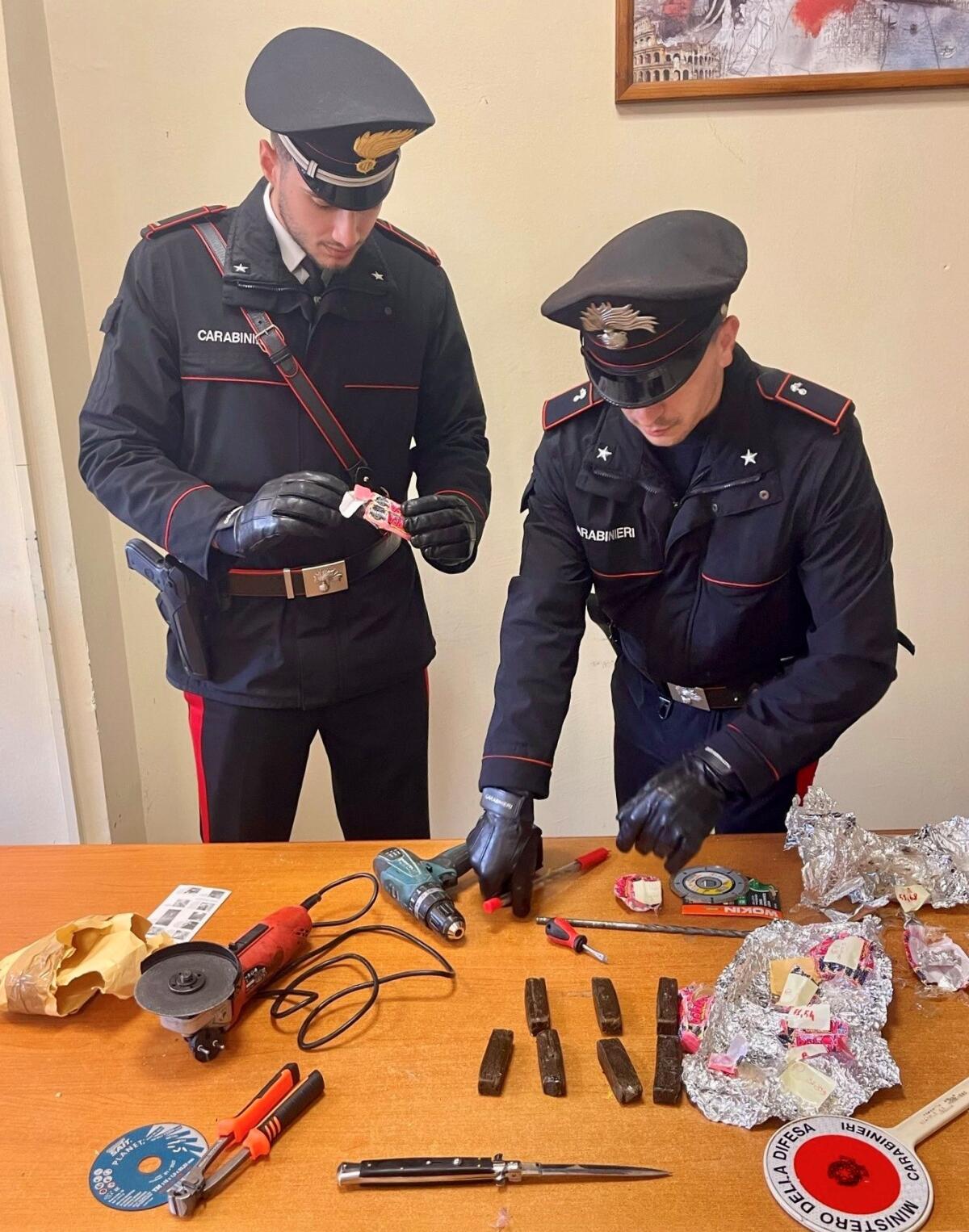 Anzio, inseguimento per 4 chilometri e poi gli arresti: sotto sequestro droga ed armi. - 