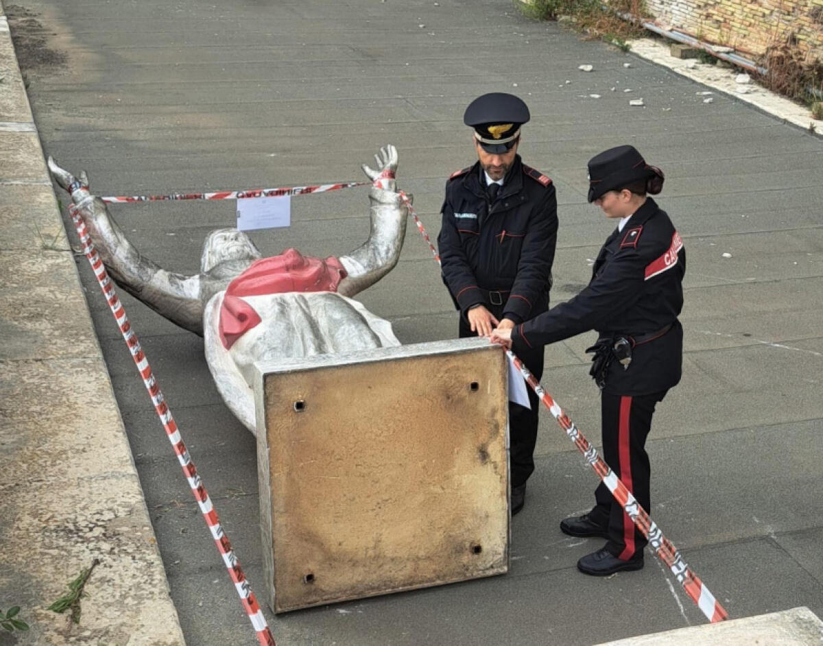 La statua del Cristo Redentore su Palazzo Braschi a Terracina, denunciato 73enne. Si indaga - 
