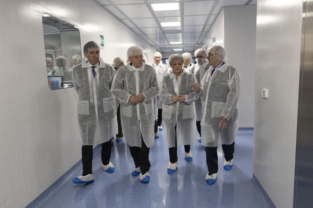 Il Capo dello Stato Sergio Mattarella alla Bsp Pharmaceuticals di Latina: "Lavoro sia indice di progresso, sicurezza e salute" - 