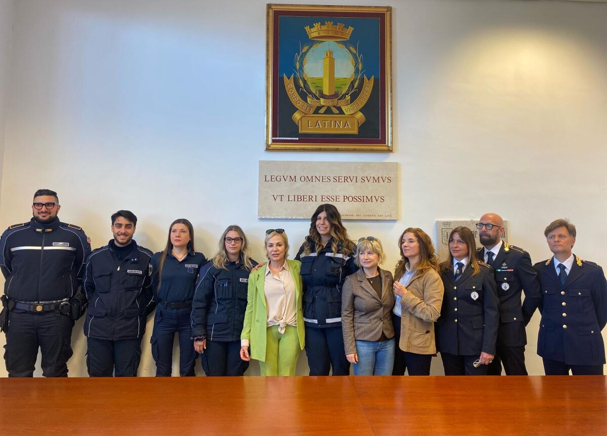 Sette nuovi agenti di Polizia Locale in servizio a Latina. La visita del sindaco Celentano. - 