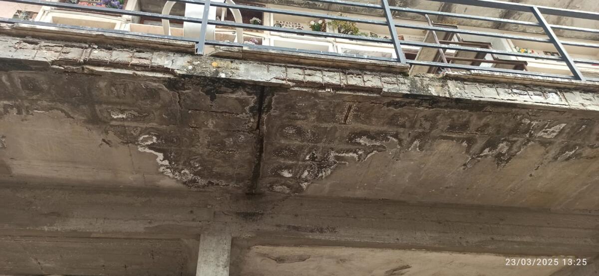 “Il cimitero di Aprilia cade a pezzi” - 