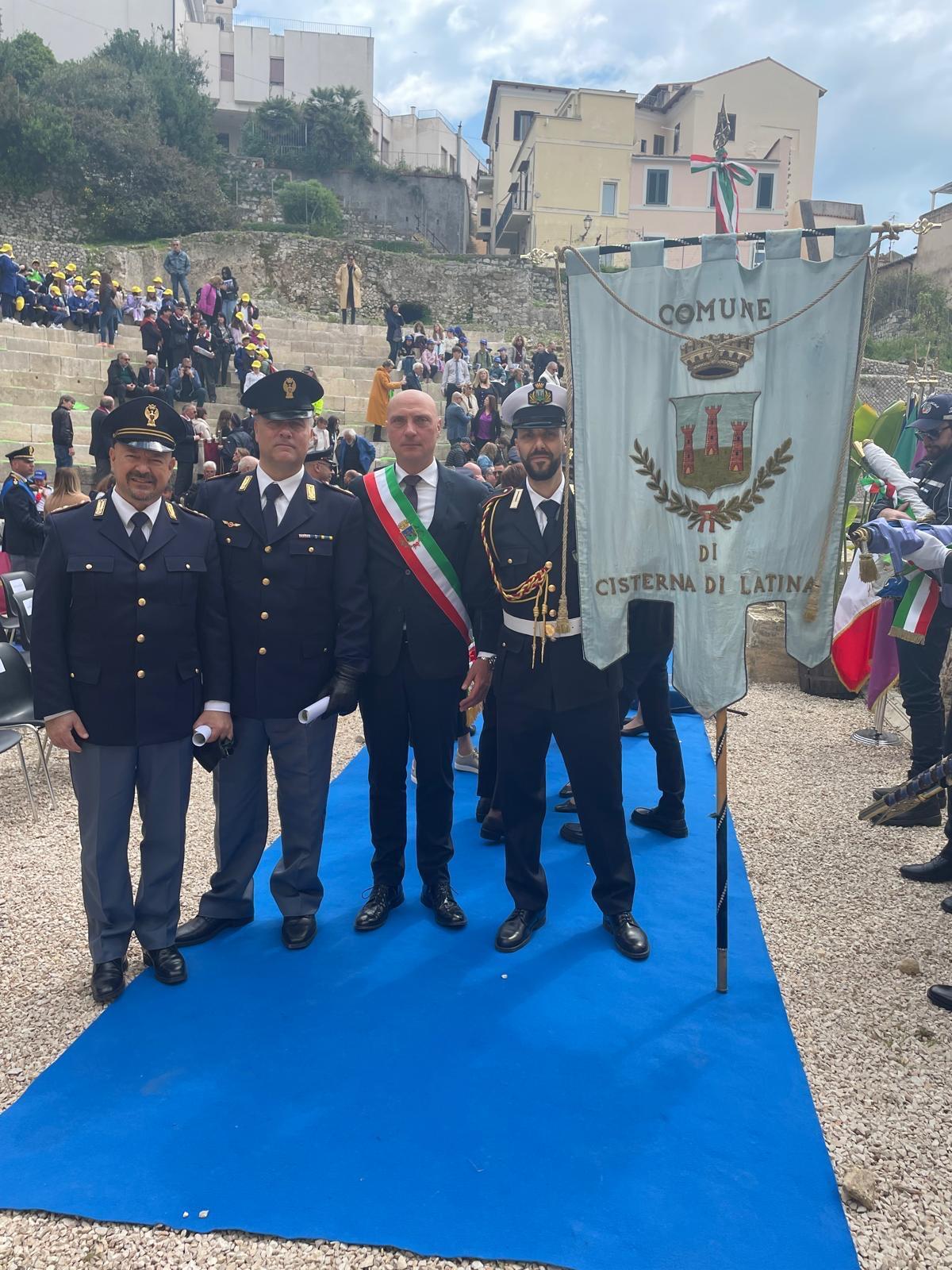 Polizia, insigniti al merito gli agenti Specchi e Cicaré di Cisterna - 