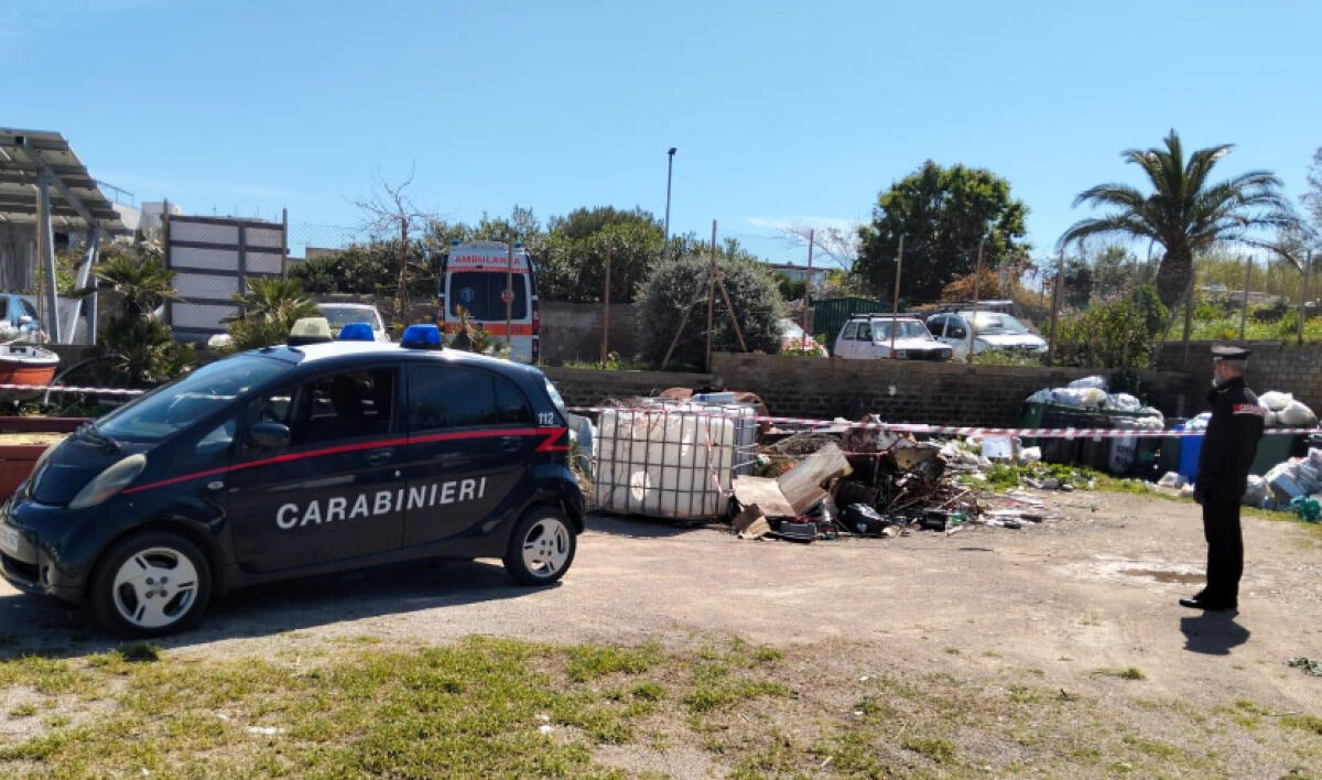 Discarica abusiva a Ventotene vicino al "Memoriale del Confino" - 