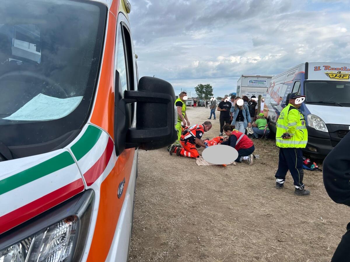 Bimbo di 8 anni investito da un pick up nel parcheggio a Campoverde, atterra l’elicottero. Conducente sotto choc - 