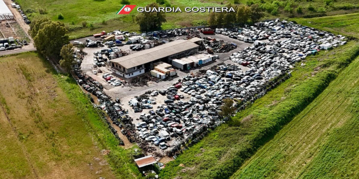 Maxi discarica abusiva di autocarri fuori uso scoperta a Sabaudia, sequestrata area di 120mila metri quadrati - 