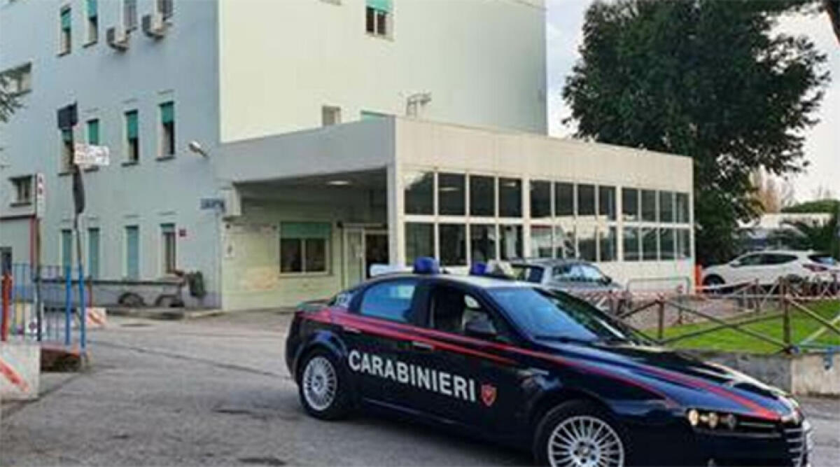 Si presenta in ospedale con una ferita d'arma da fuoco: ai Carabinieri dice di non ricordare nulla. Indagini in corso. - 