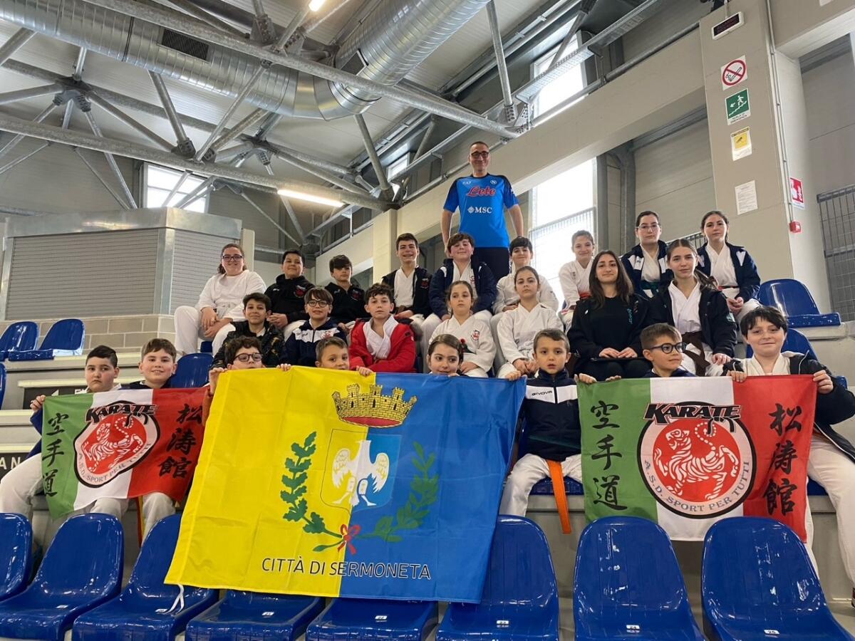 50 medaglie per l’asd Sport per tutti di Sermoneta al Torneo nazionale di karate Libertas a Veroli. - 