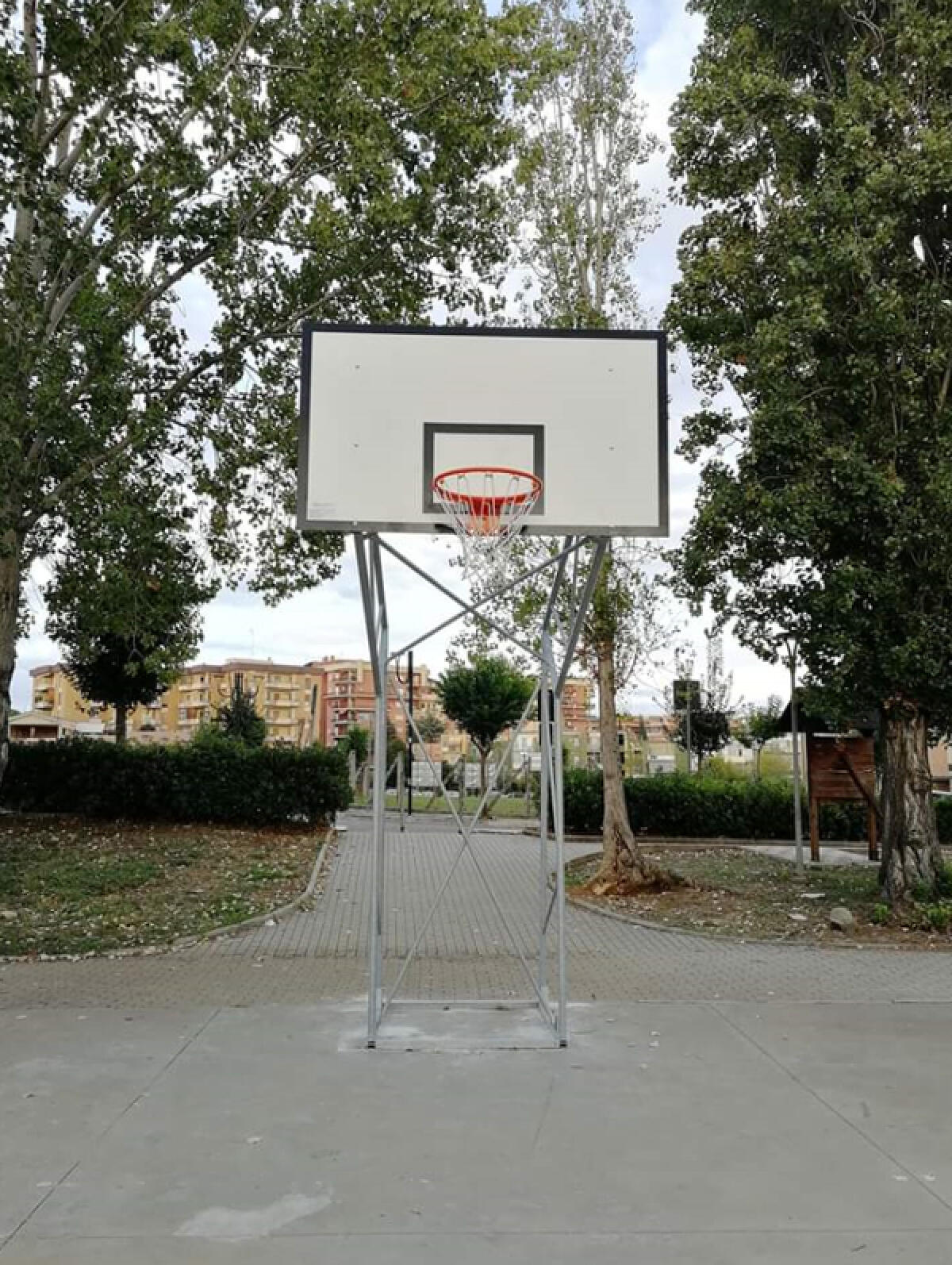 Presunta rapina al parco di via Caligola, ad Aprilia. L’Arma dei Carabinieri: “denunciare alle forze dell’ordine, non sui social”. - 