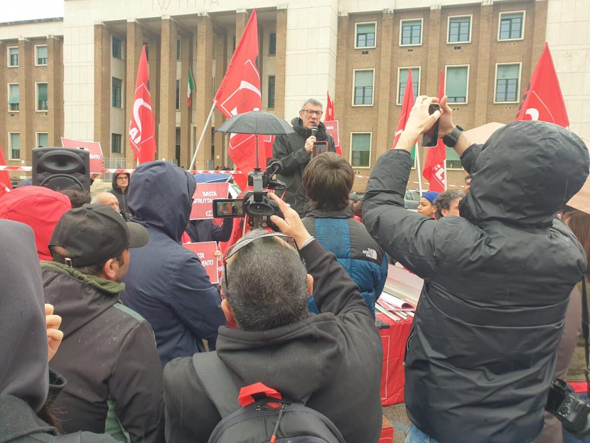 “Basta infortuni sul lavoro e sfruttamento”: Sinistra Italiana Aprilia alla manifestazione davanti al Tribunale di Latina. - 