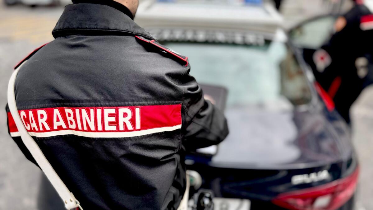 Estorceva denaro al suo ex datore di lavoro, 42enne di Albano in manette. In 6 mesi si era fatto versare 80mila euro. - 