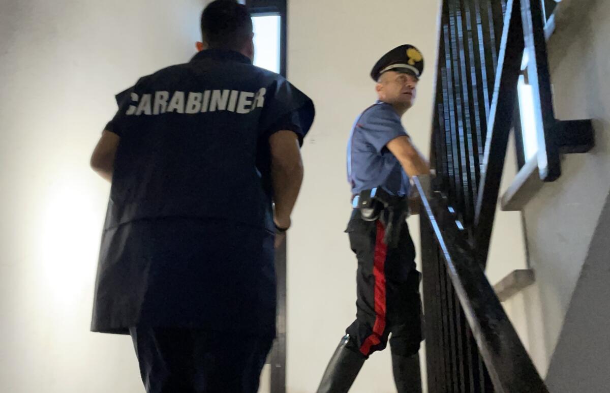 Finto assicuratore chiede oro ad un'anziana per finto incidente: 18enne in arresto per truffa - 