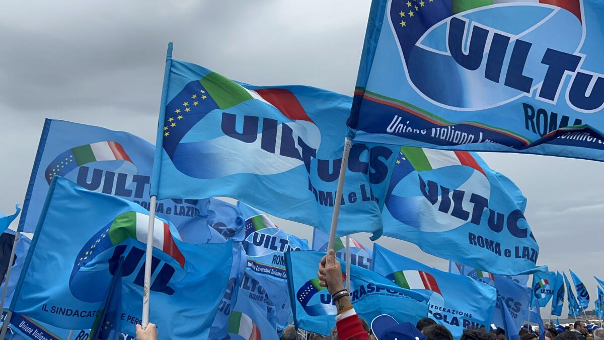 Scioperano i lavoratori dei negozi a marchio Lidl, sit-in a Cisterna e Fondi - 