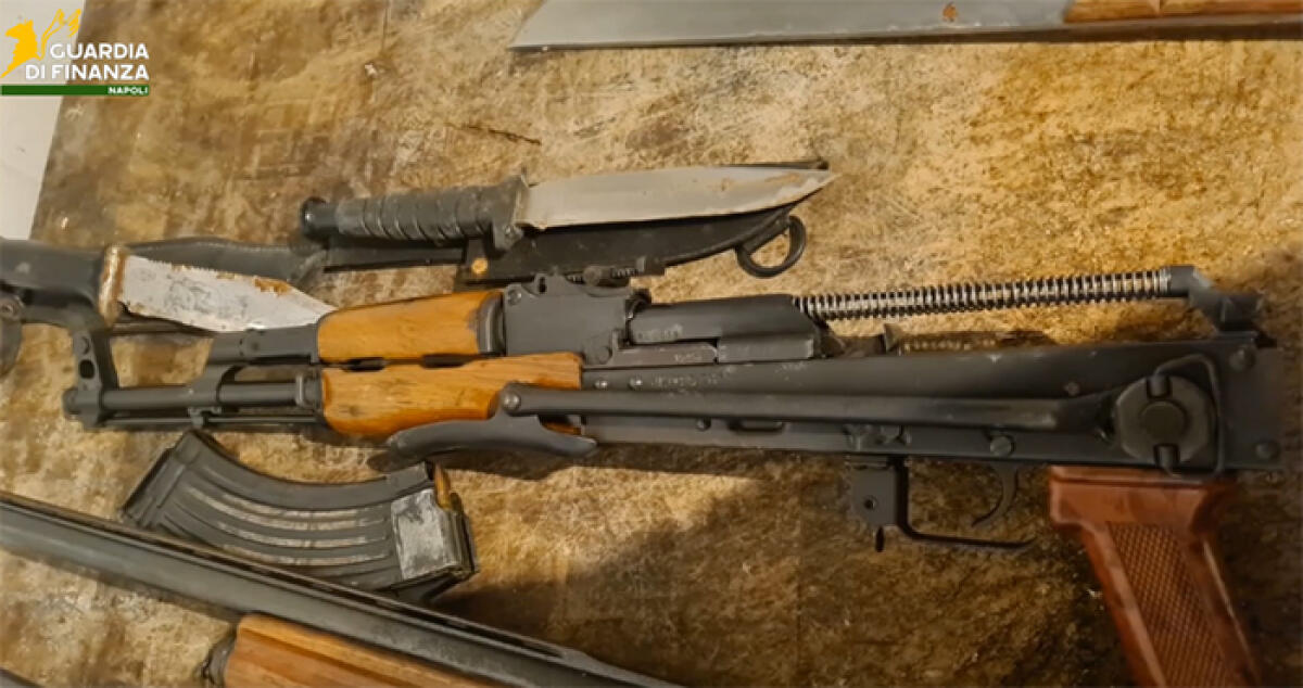 Oltre 21 chili di cocaina nella cella frigorifera di un’abitazione a Velletri, armi e munizioni da guerra: scattano 4 misure cautelari. - 