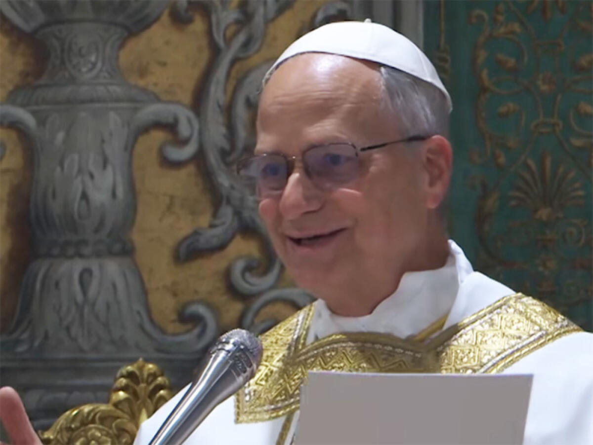 “Eravamo in attesa del cardinale Prevost, adesso lo aspettiamo da Papa". Le parole del vescovo di Albano Vincenzo Viva. - 