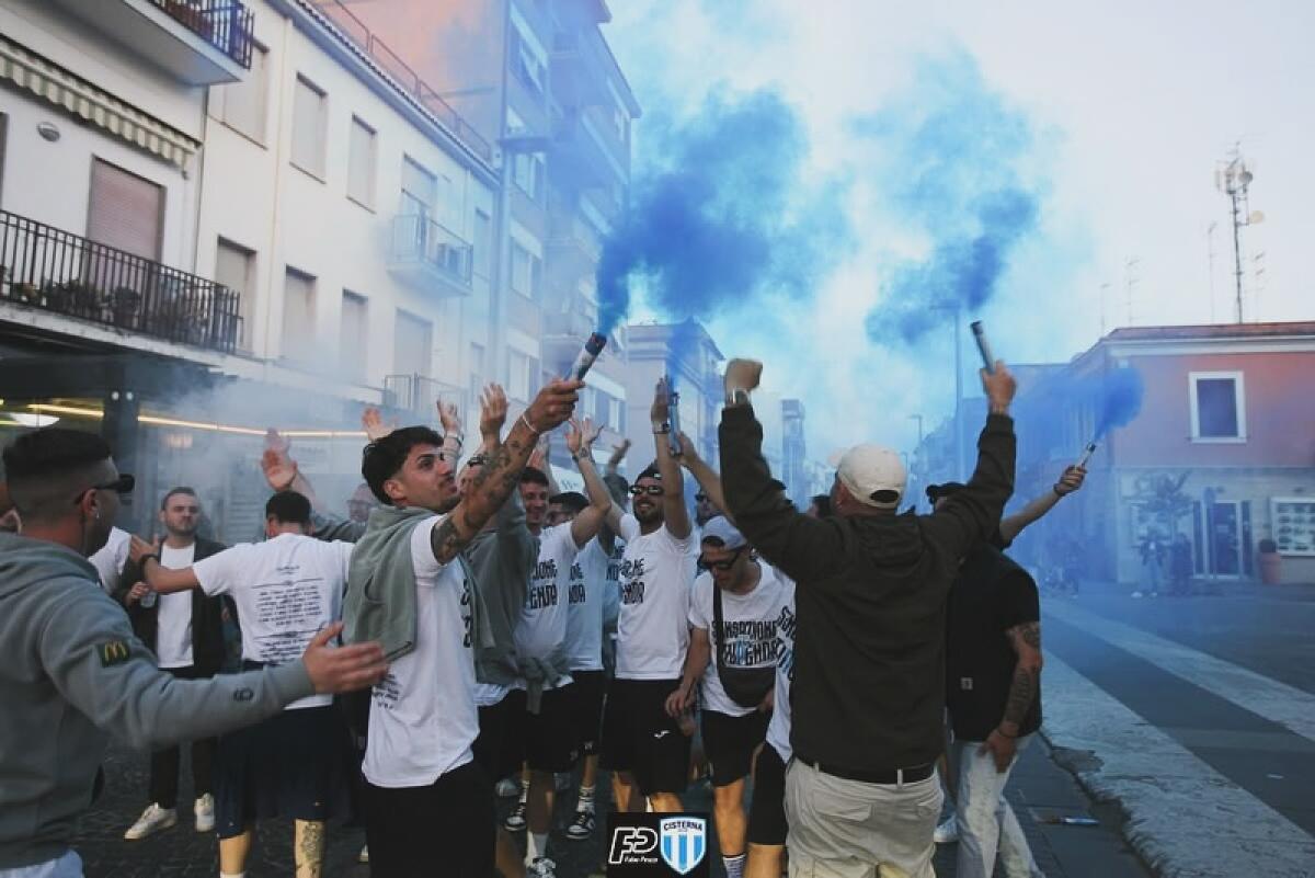 Riconoscimento in Comune oggi per il Cisterna Calcio che ha conquistato la Promozione. - 