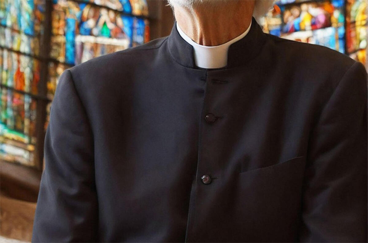 Perseguitava un sacerdote da ben 9 anni. Il Questore di Latina emette un provvedimento a carico di una 55enne. - 