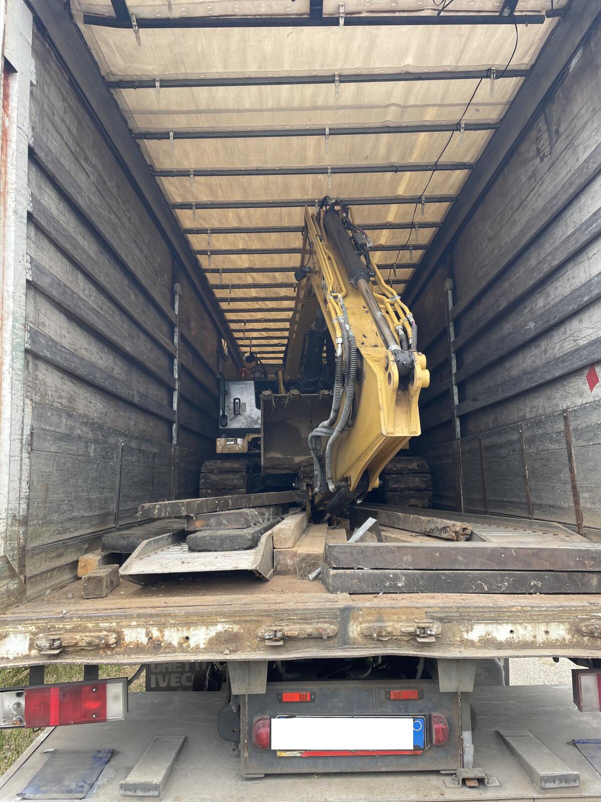 Recuperati a Cisterna due mezzi industriali rubati del valore di 90mila euro. - 