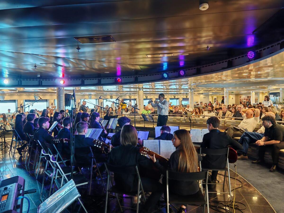 Coro e Orchestra della Matteotti di Aprilia si esibiscono su una nave da crociera, domani il concerto di fine anno - 