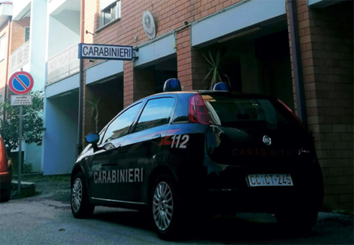 Sferra due coltellate al suo coinquilino, durante una lite. 46enne di Cori denunciato per lesioni personali aggravate. - 