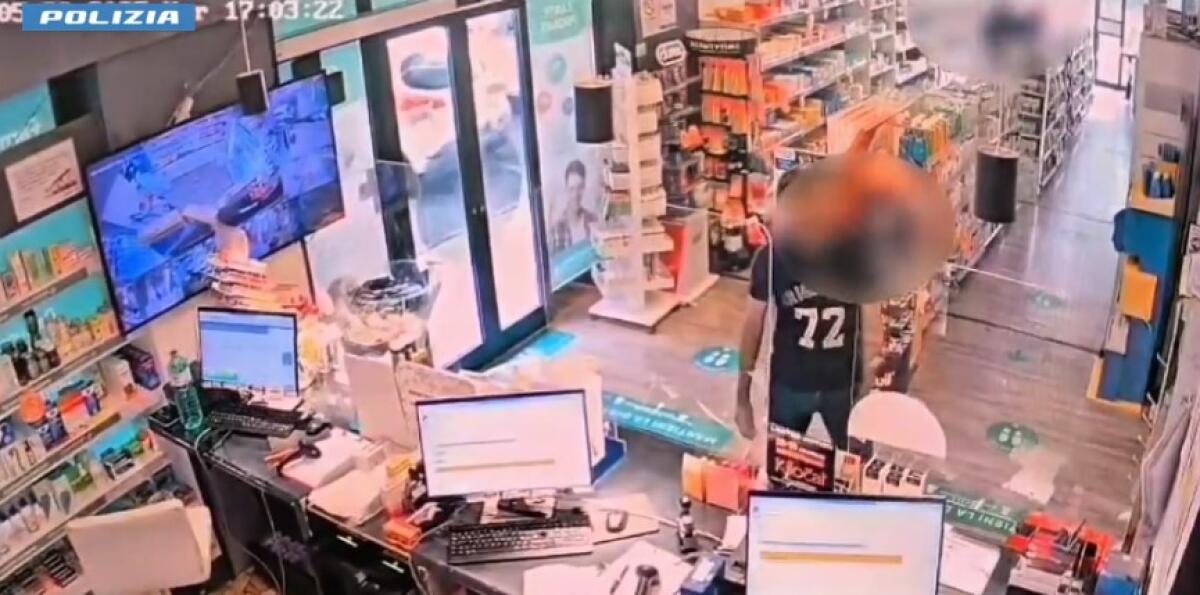 (VIDEO) Rapina a mano armata in farmacia: i Falchi della Polizia di Stato mettono a segno 4 arresti lampo - 