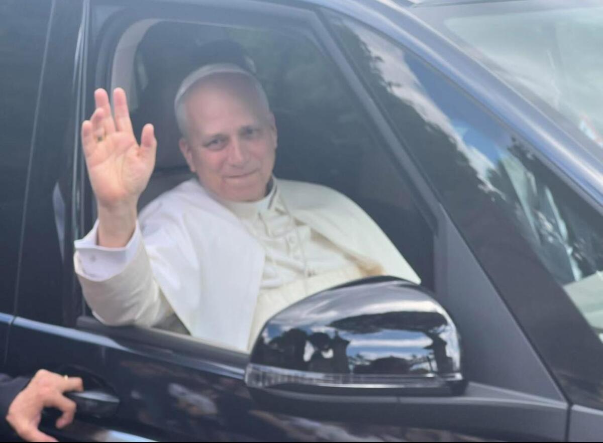 Visita a sorpresa di Papa Leone XIV a Castel Gandolfo - 