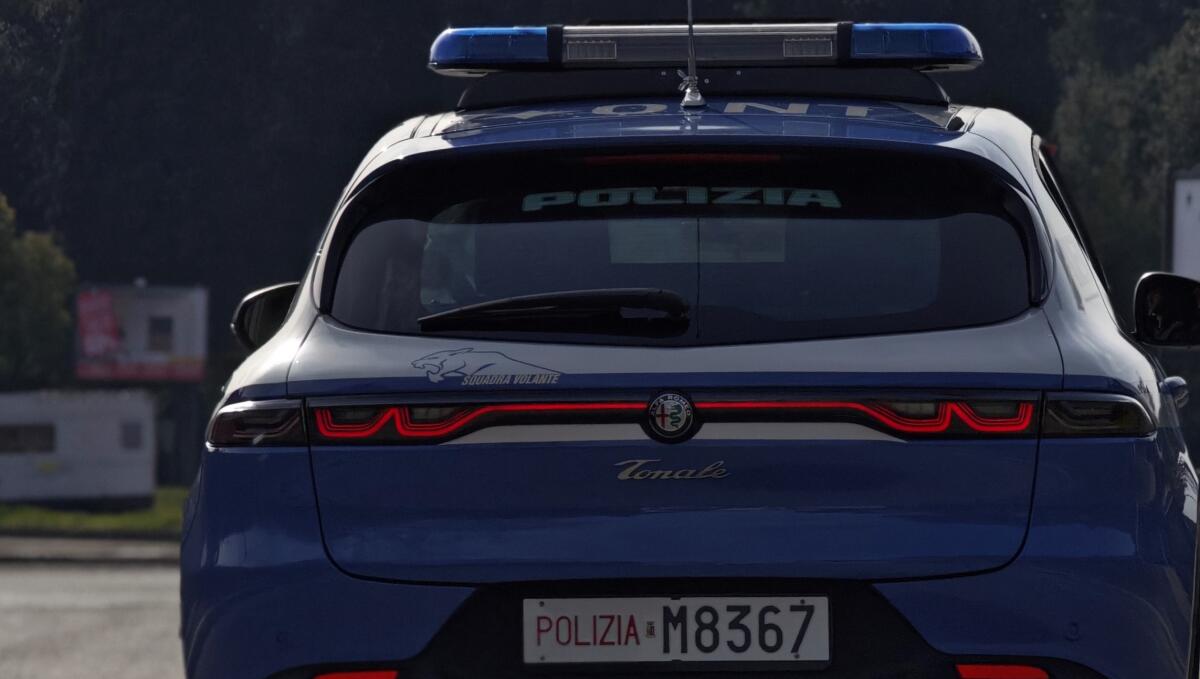 Armato di pistola, tenta un doppio colpo in meno di un’ora. Rapinatore arrestato dalla Polizia. Sequestrate armi, caricatori e cartucce. - 