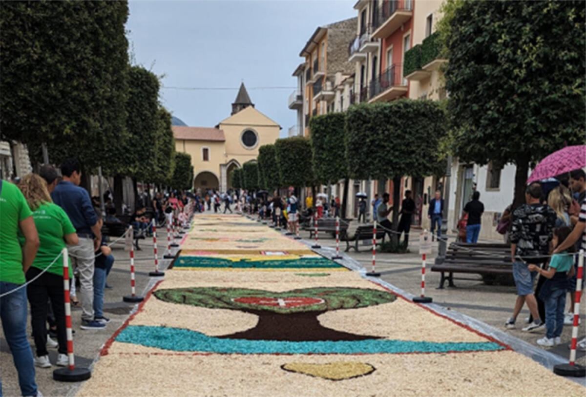 Domenica 22 giugno nel centro storico di Fondi torna l’infiorata per il Corpus Domini. - 