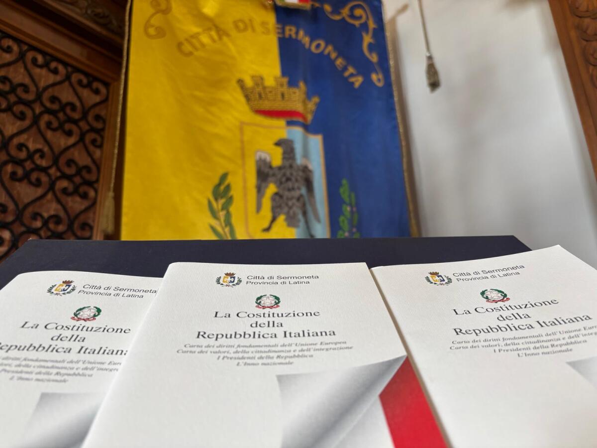 L’amministrazione consegna la Costituzione ai diciottenni di Sermoneta - 