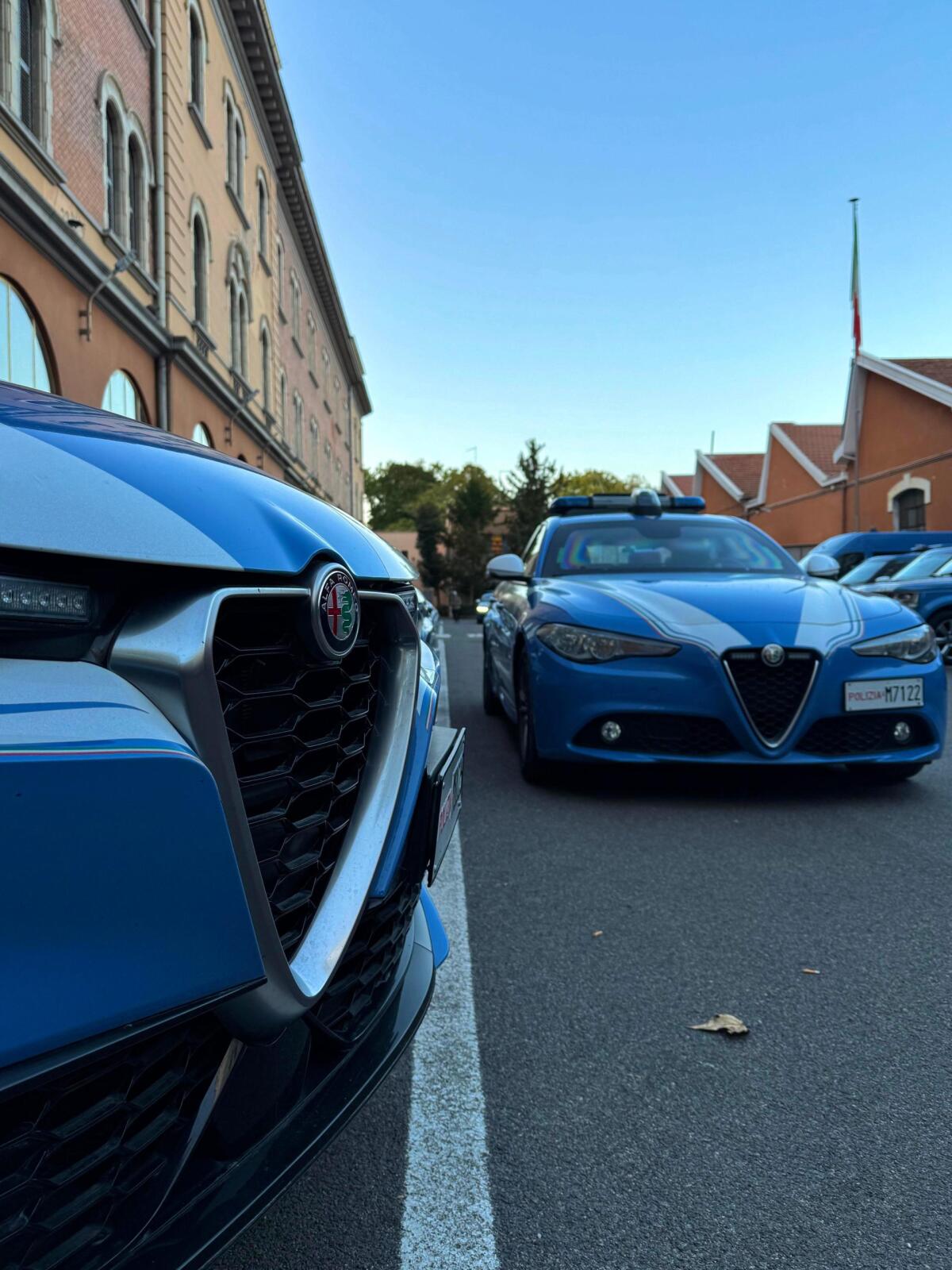 Auto rubate, per smistarle usavano gruppi whatsapp: 2 arresti - 