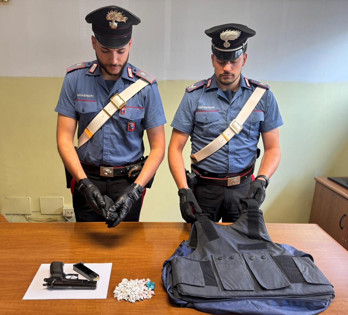 Armi, munizioni e droga sotto sequestro. Operazione dei Carabinieri di Frascati. - 