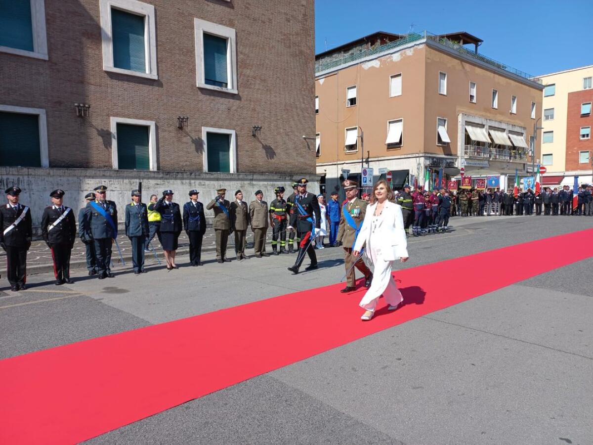 2 giugno, il Prefetto: "Rinnoviamo spirito del 46 tutelando democrazia e libertà". Ecco le 15 onorificenze - 