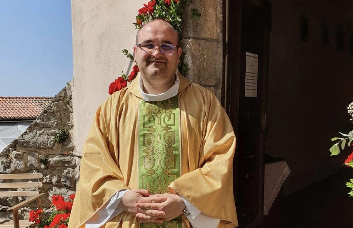 Collana di Sant’Erasmo sparita: don Francesco si dimette - 