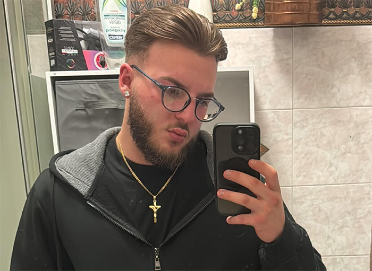 Stefano Massimi, 19enne originario di Genzano è la vittima del frontale avvenuto sulla Tuscolana tra un bus Cotral ed una Mini. - 