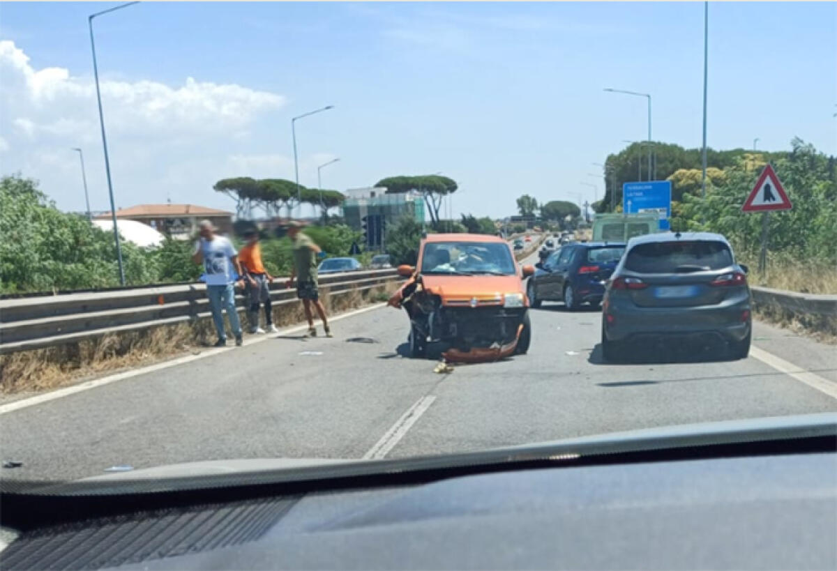 Due incidenti sulla Pontina, altezza Aprilia, mandano il traffico in tilt. - 
