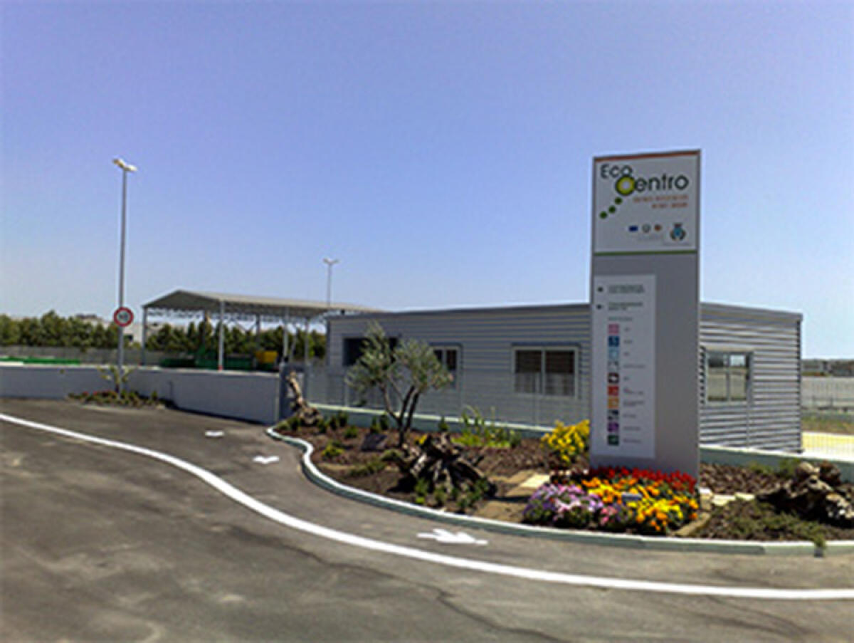 DANNI DOPO L'INCENDIO, L'ECOCENTRO DI APRILIA RESTA CHIUSO - 