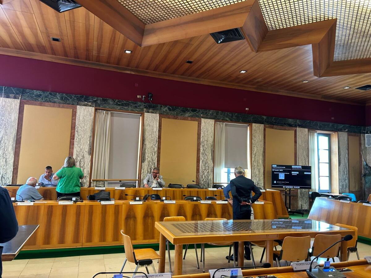 Latina - Lega e Forza Italia disertano l’aula, salta la votazione per la mozione sulla Palestina - 